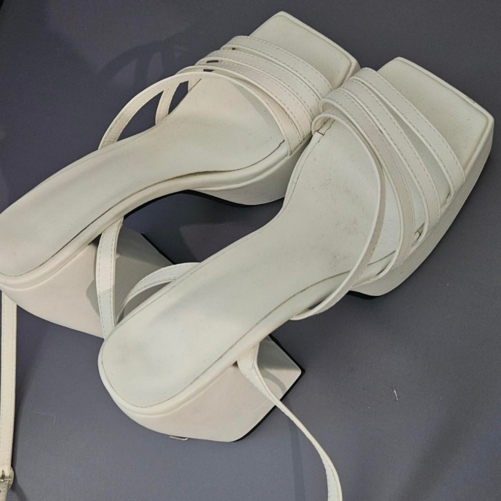 White Platform Strappy Sandals Naked Wolfe Look A Like - Picture 3 of 16